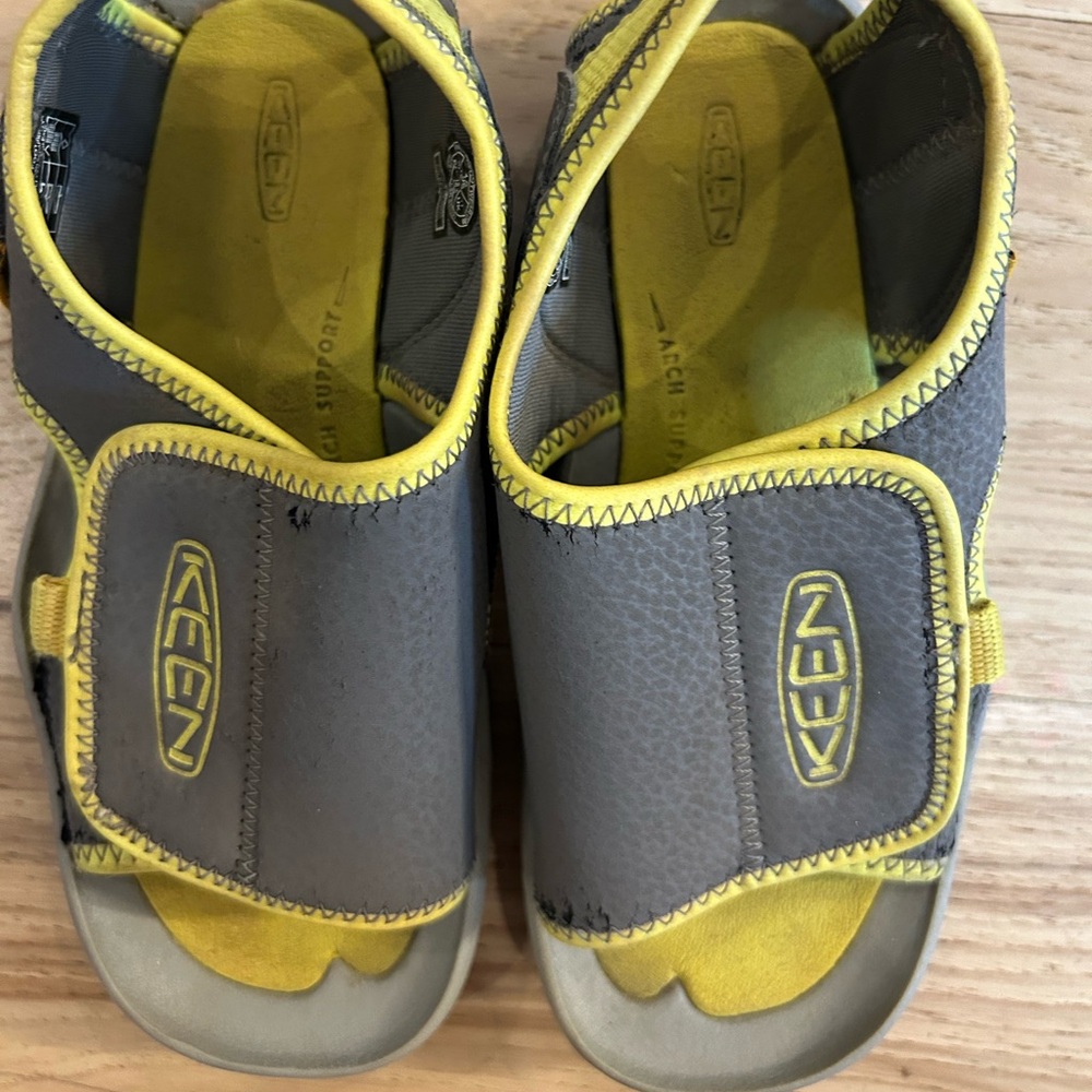 Keens sandals size 12 youth. Gender neutral - Picture 6 of 6